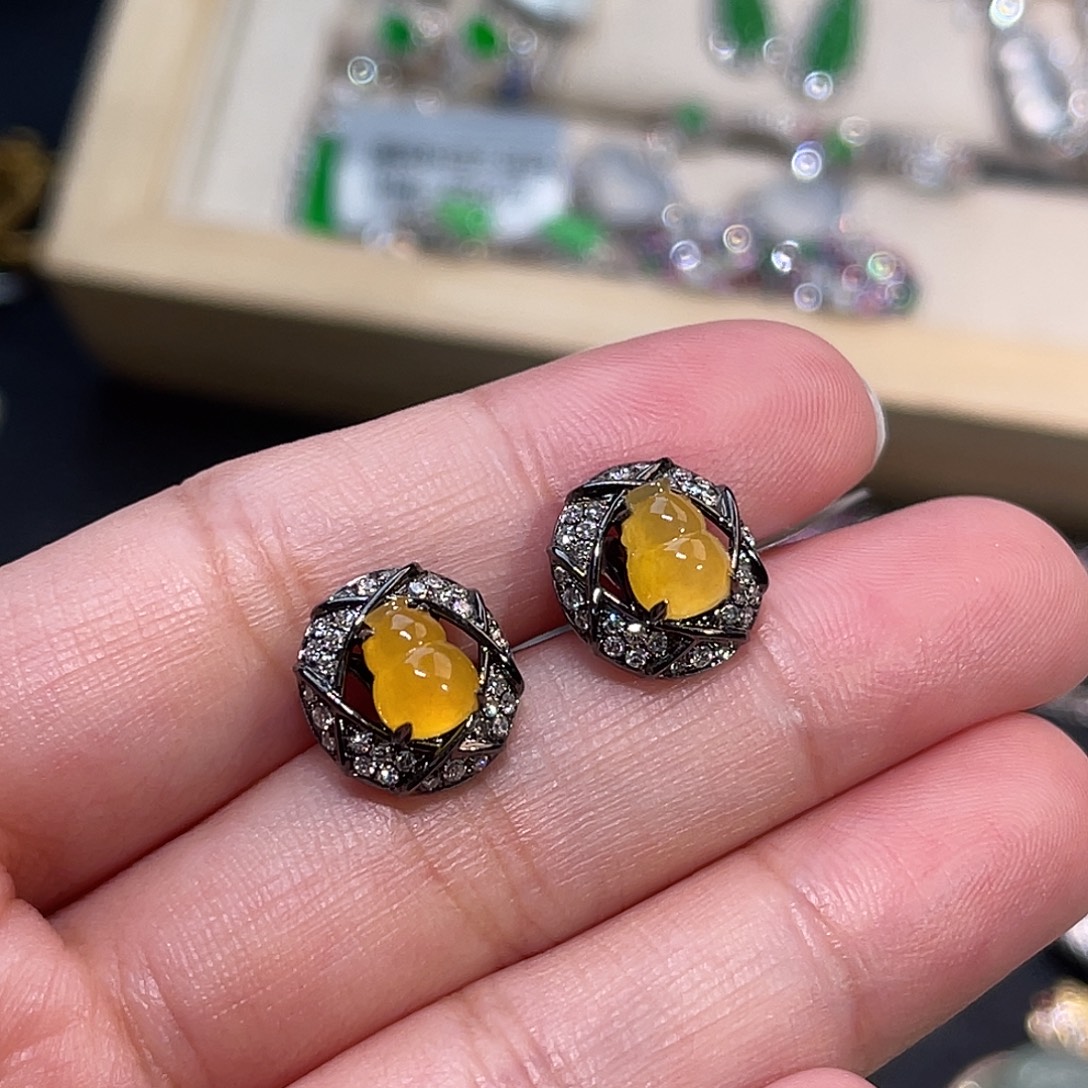 翡翠18K金镶嵌耳饰黄翡葫芦