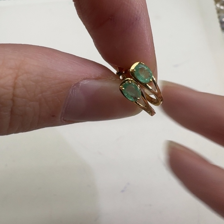 18K金镶嵌耳饰祖母绿