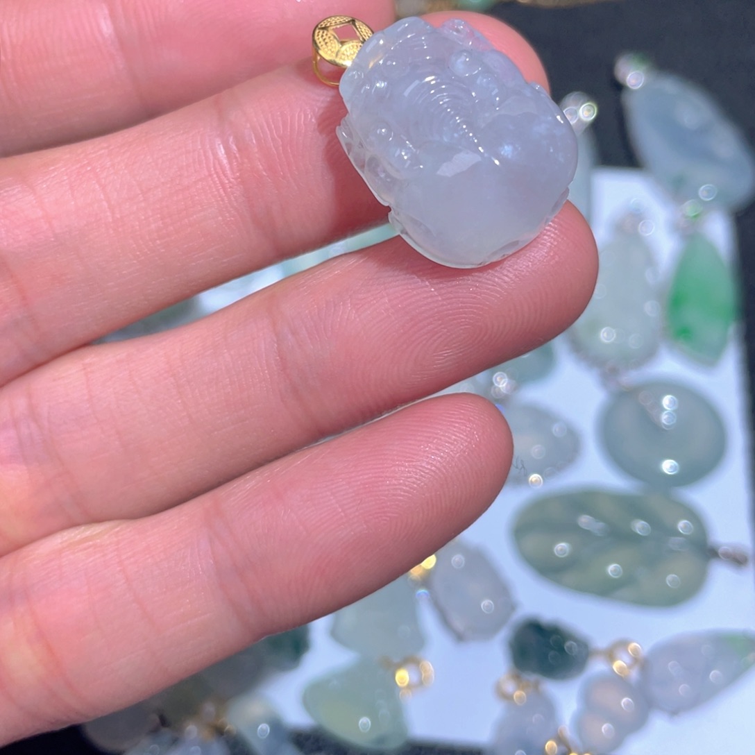 翡翠颈饰18K金镶嵌翡翠