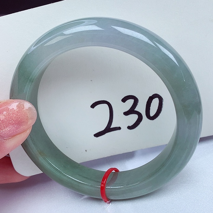 翡翠手镯未镶嵌翡翠