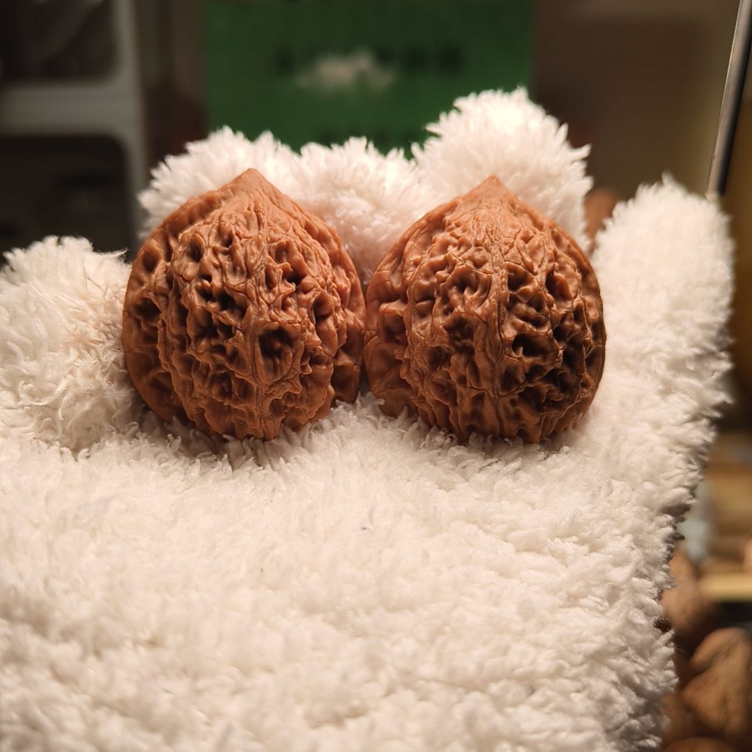 文玩核桃吊坠橘峰