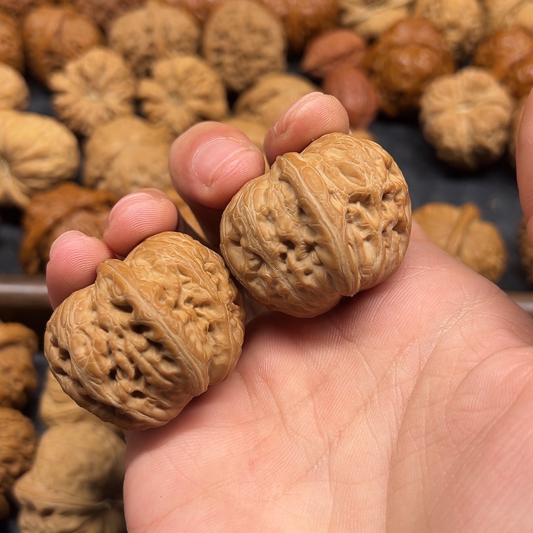 文玩核桃吊坠40全品红皮元宝42克