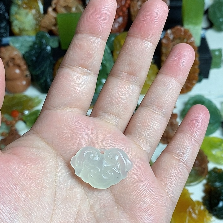 未镶嵌蛇纹石玉颈饰