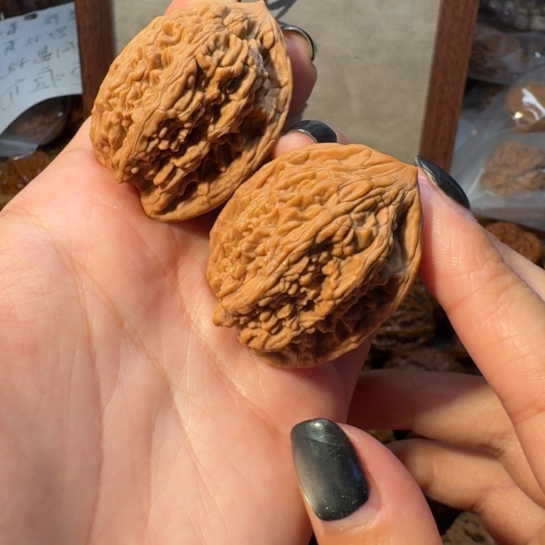 文玩核桃吊坠虎头