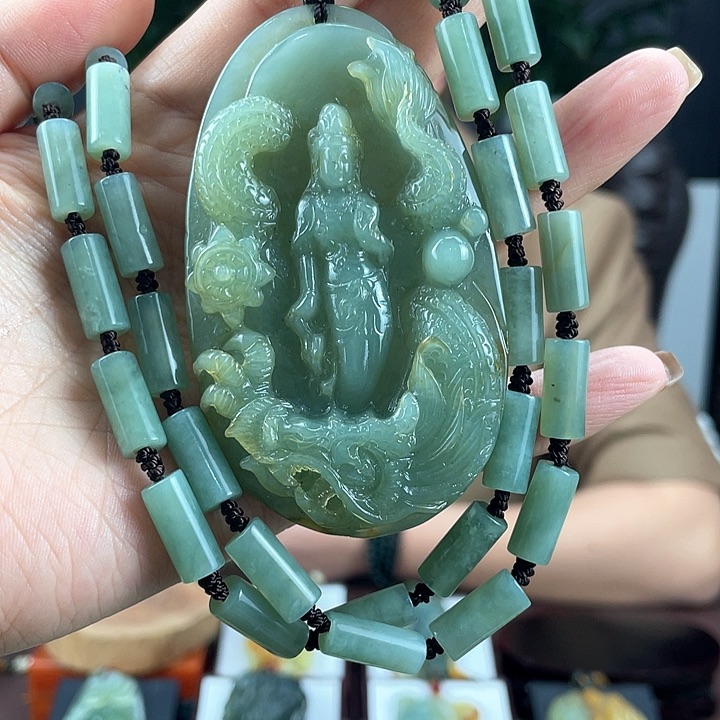 蛇纹石玉颈饰未镶嵌
