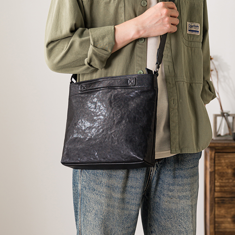 后步原创简约通勤男士真皮单肩斜揹包植鞣牛皮竖款休闲邮差包潮牌
