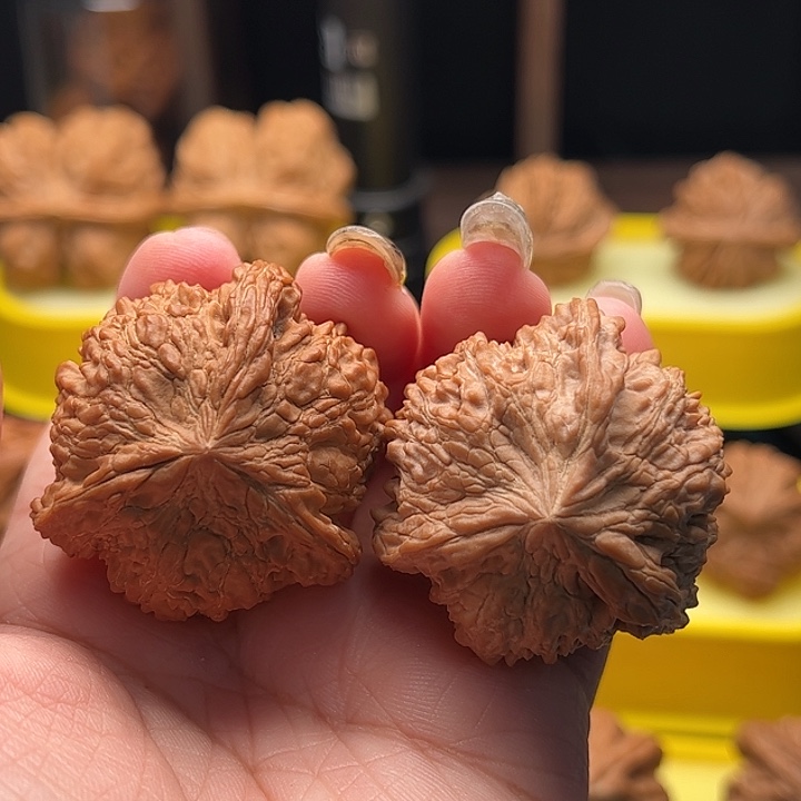 文玩核桃吊坠满天星三棱 全品