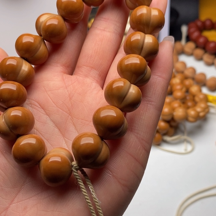 琦****吊坠猴头核桃屁桃