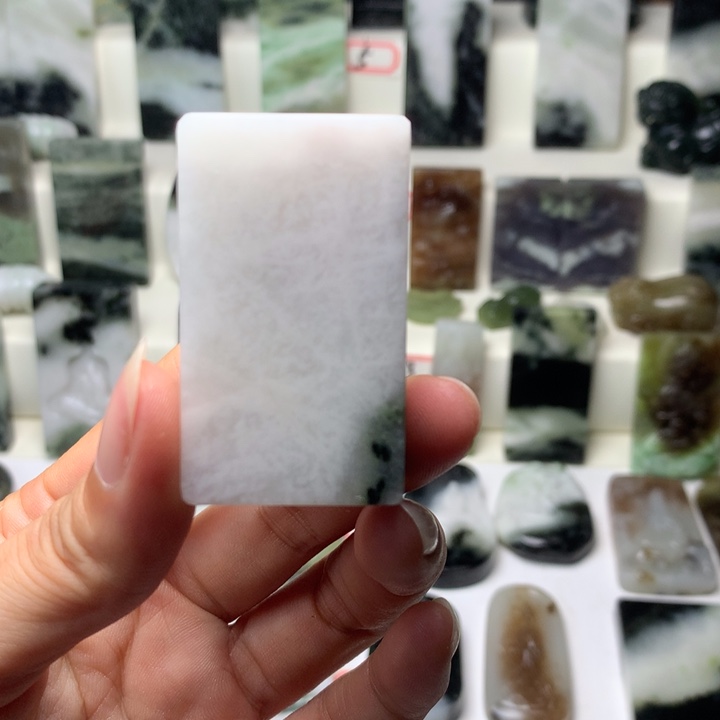 独山玉未镶嵌颈饰