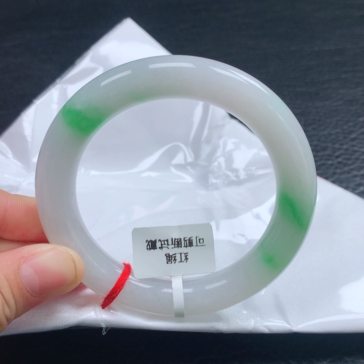 翡翠手镯（圆镯）未镶嵌56圈