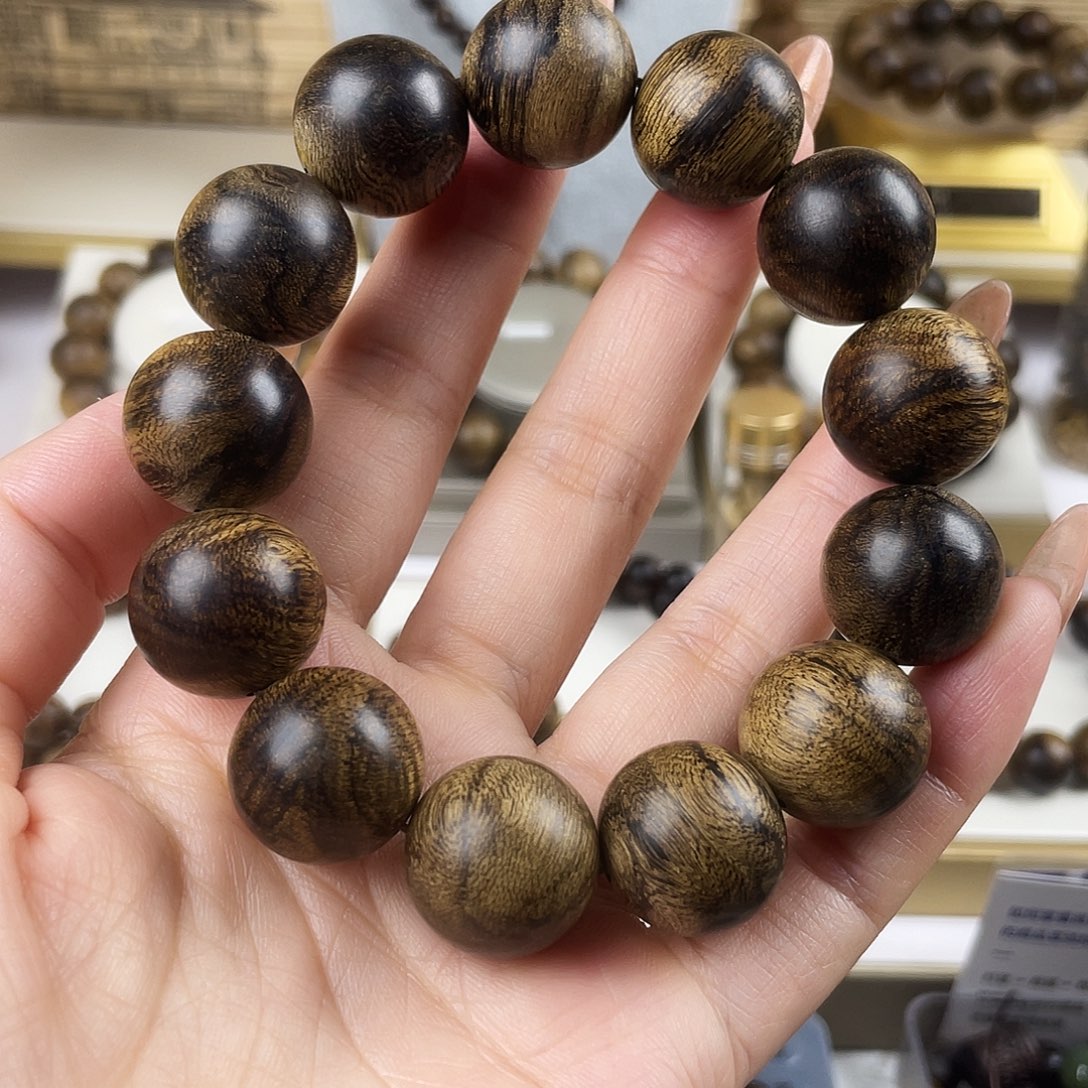 1***2沉香手串越南芽庄老白棋窖藏古董玉化瘤疤虎斑1.8