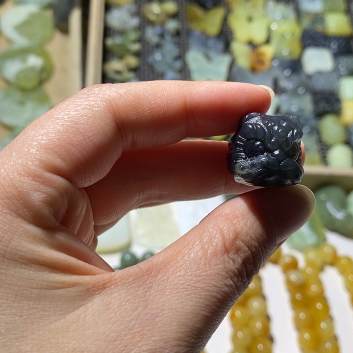 蛇纹石玉合金颈饰