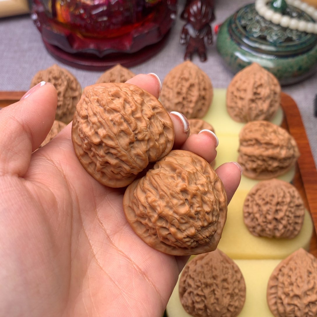 文玩核桃把件半**雨核桃