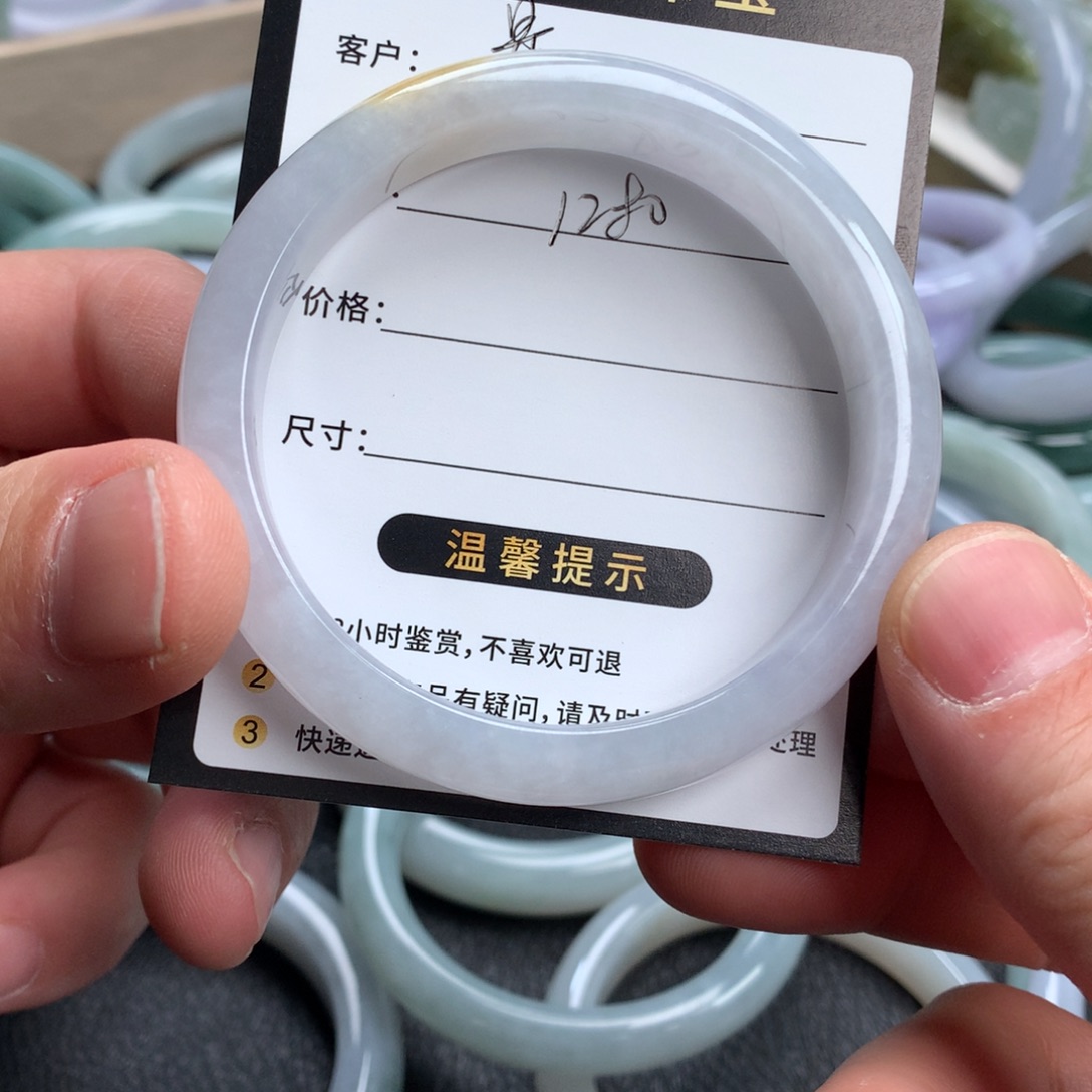 ****️翡翠未镶嵌手镯成品