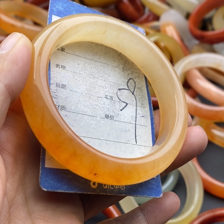 未镶嵌手镯石英质玉