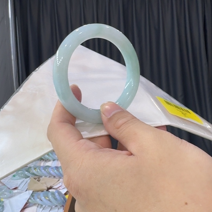 翡翠手镯未镶嵌可*纯天然缅甸翡翠a货 买断