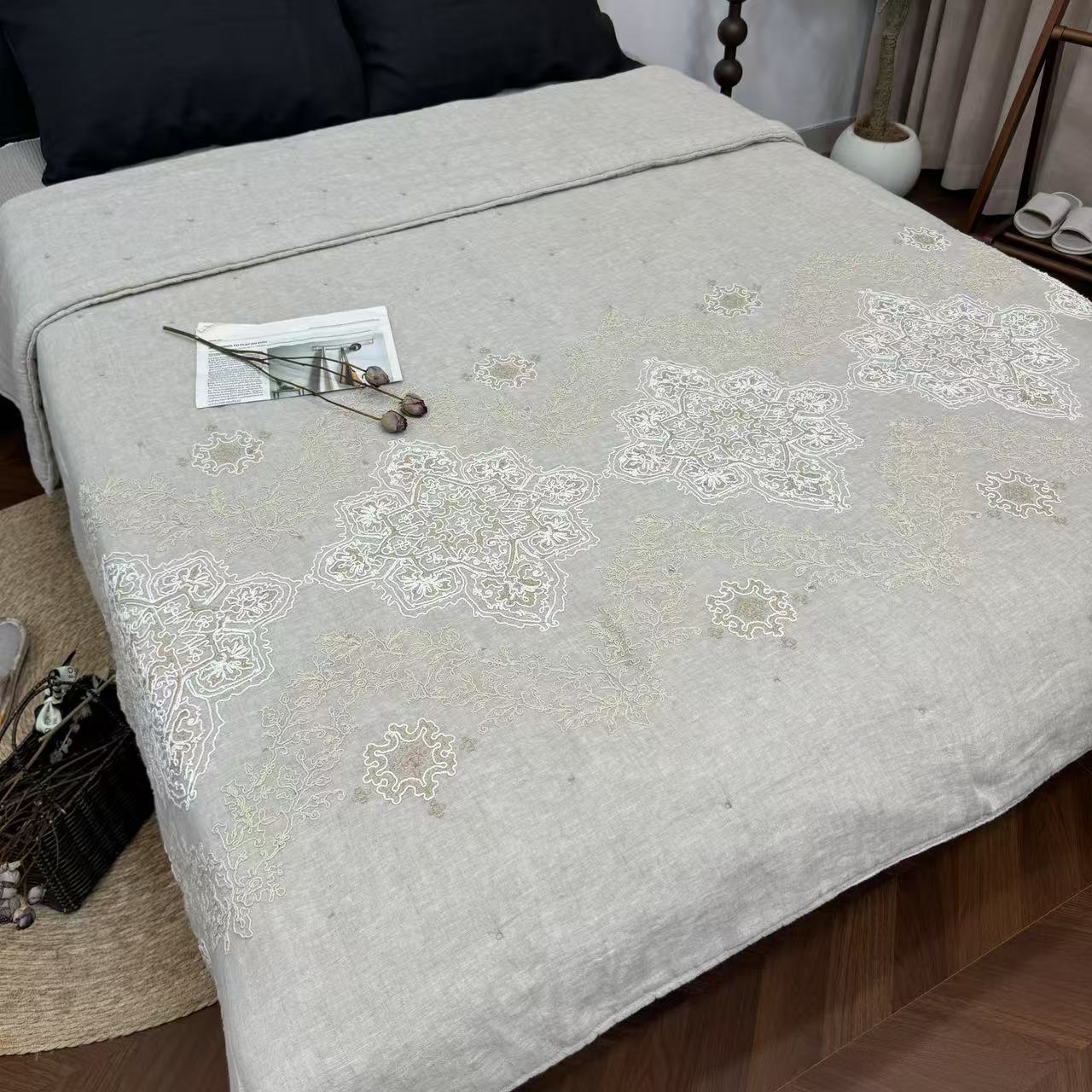 【21支汉麻手工刺绣被】21支汉麻手工刺绣四季被200*230/4斤左右