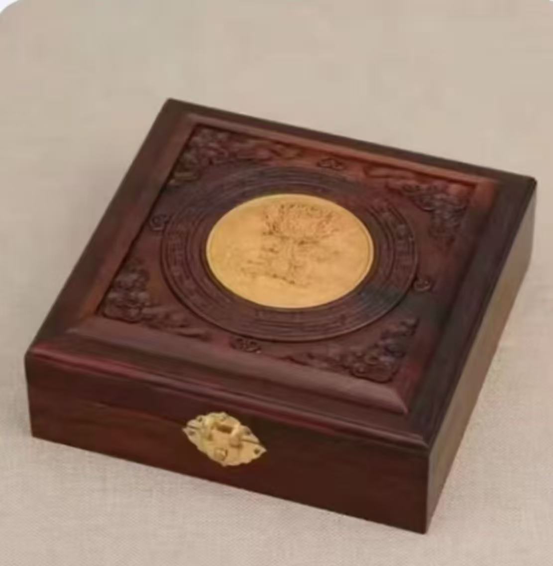 032. 可收藏盒子