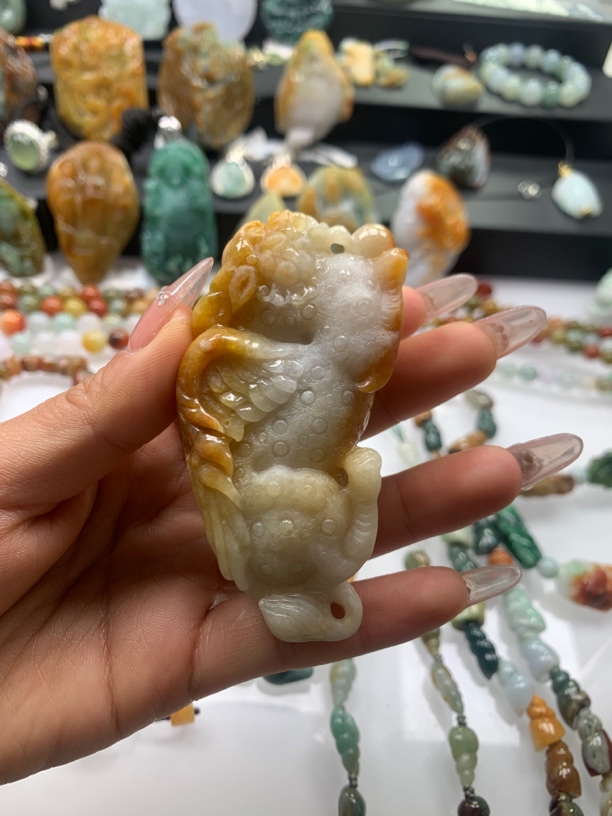 腾冲老料翡翠手把件