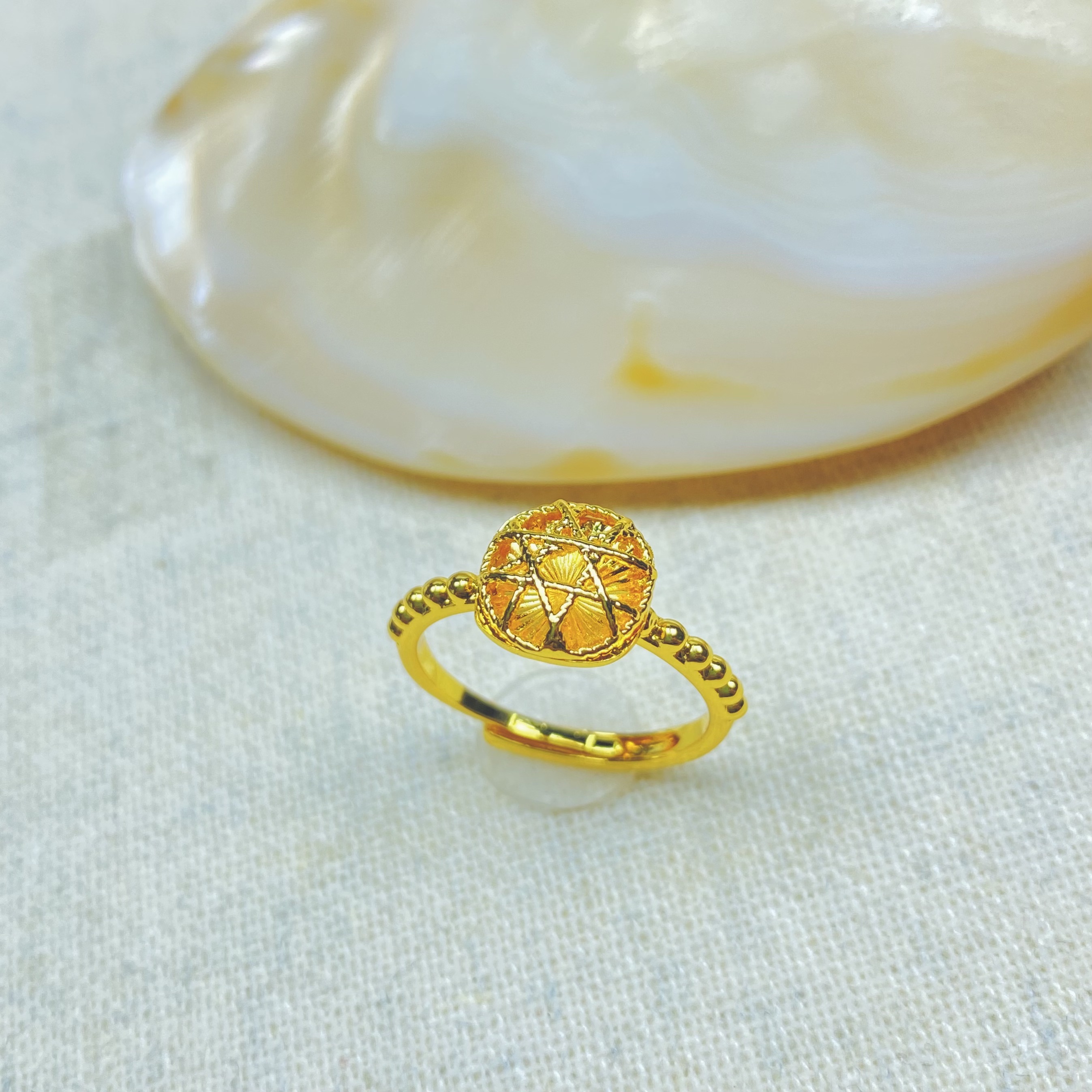  K02176黄色镂空方糖开口戒指多样性发货47376