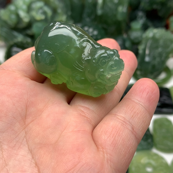 蛇纹石玉颈饰未镶嵌