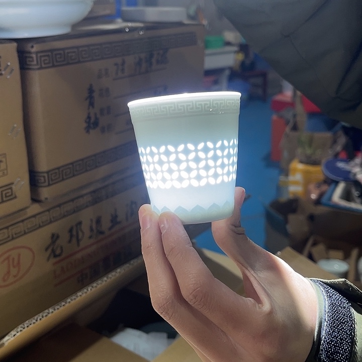 瓷片青白瓷小可乐杯，铜钱玲珑，一个