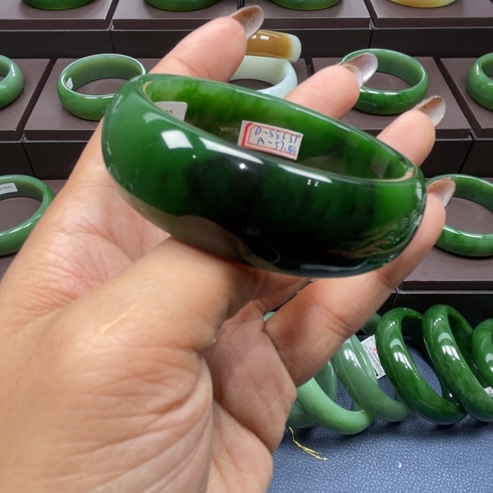 和田玉（碧玉）未镶嵌手镯