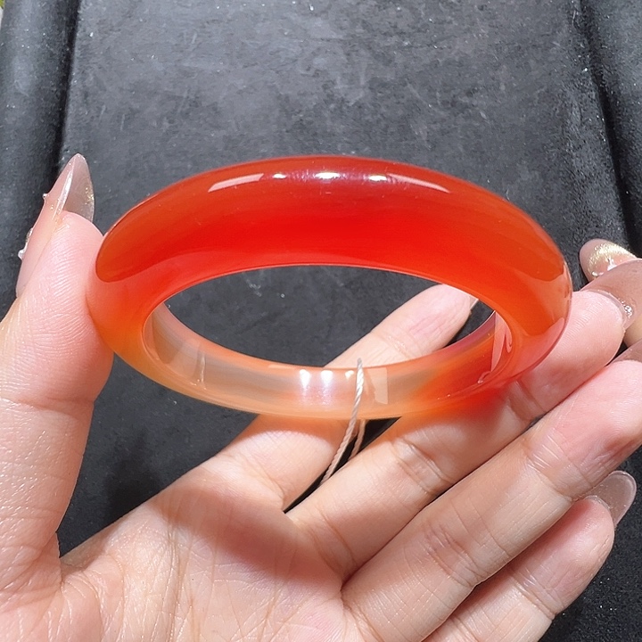 玛瑙/玉髓手镯未镶嵌有***脸