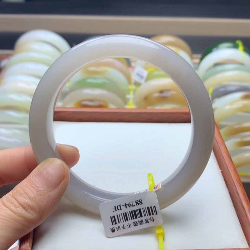 【闪购商品】和田玉手镯未镶嵌要****好61.5