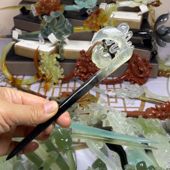 蛇纹石玉未镶嵌发饰