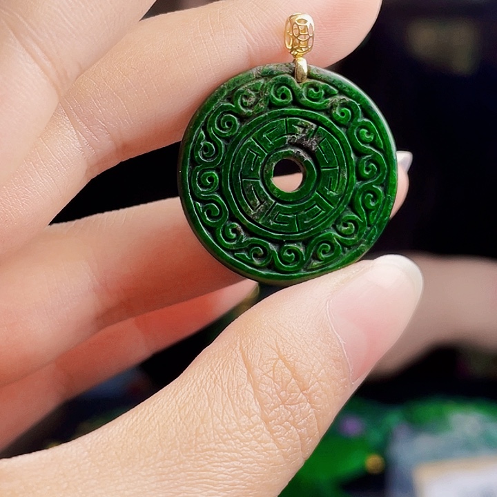 翡翠18K金镶嵌颈饰多样性