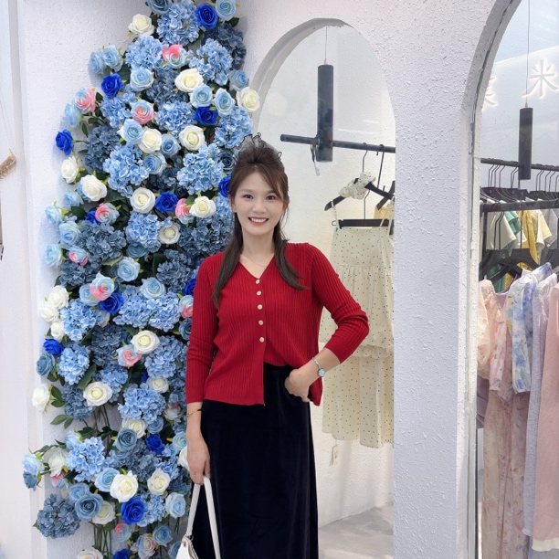 今喜.新款红色衣服上衣开衫秋冬新款显瘦打底长袖全网最洋气女装