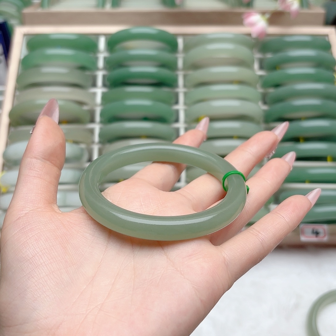 石英质玉手镯未镶嵌60