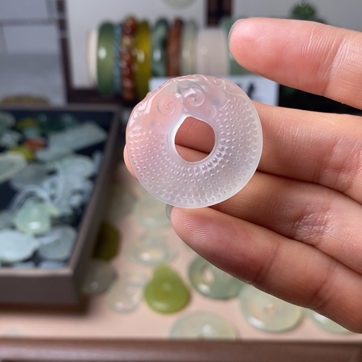 蛇纹石玉颈饰未镶嵌