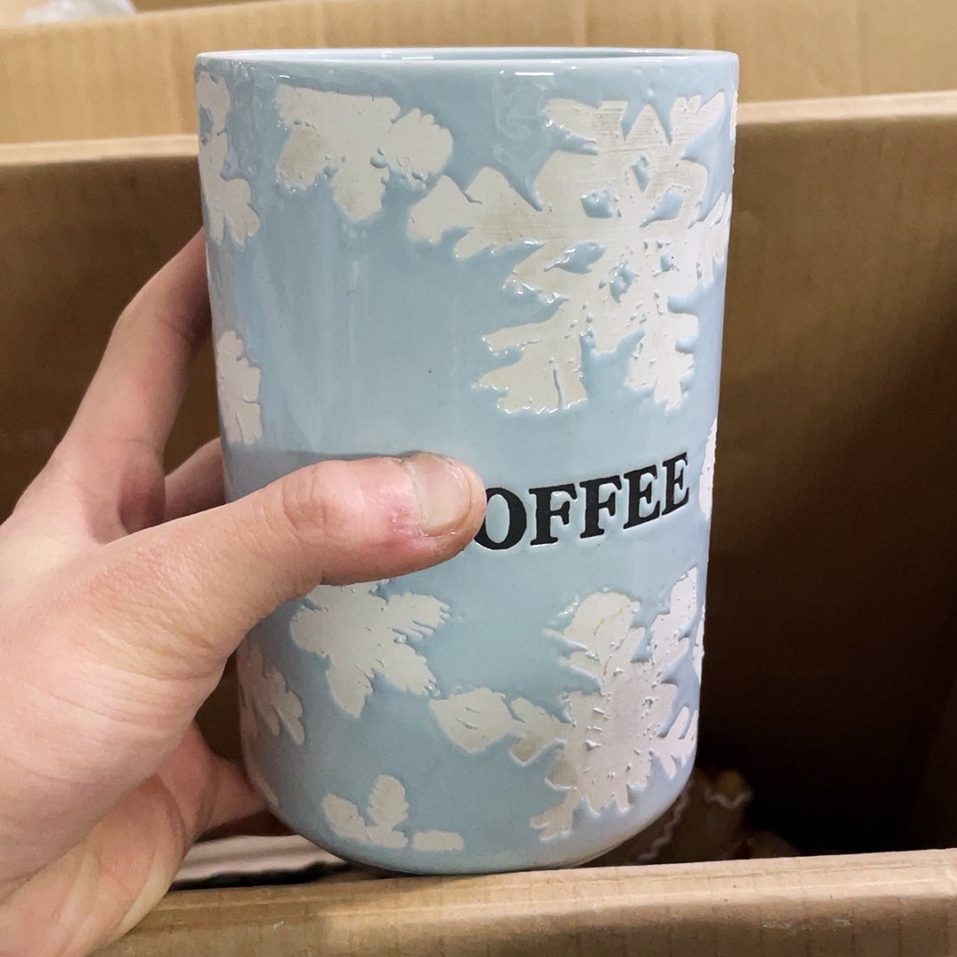 摆件      微瑕。