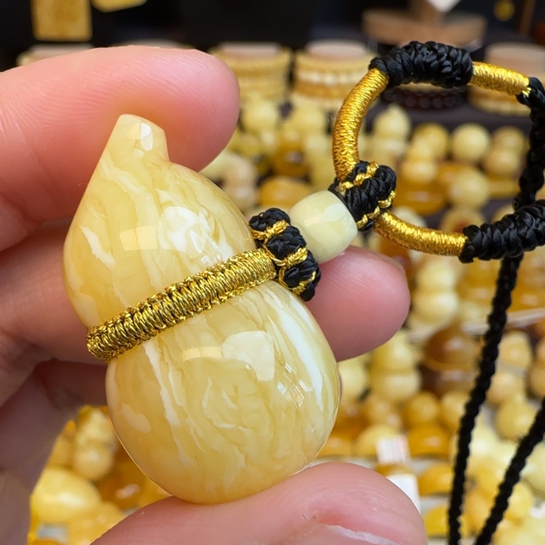 琥珀未镶嵌套链俄料虎皮妖花蜜蜡葫芦吊坠