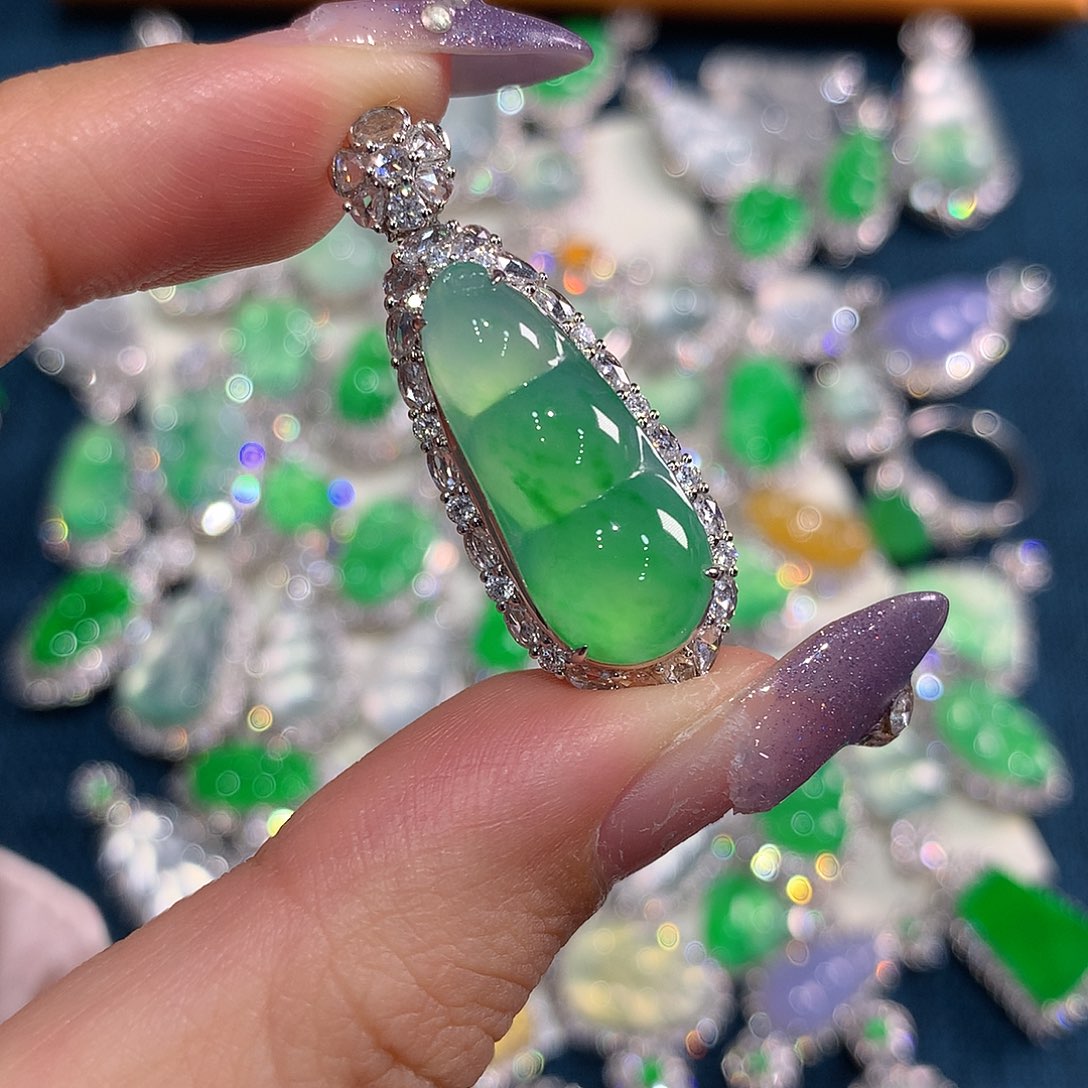 翡翠颈饰18K金镶嵌豆子