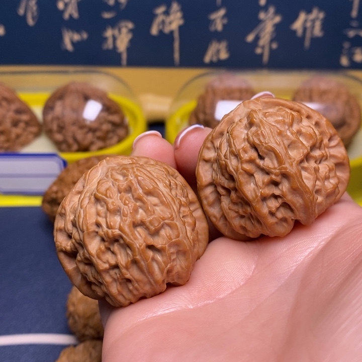 文玩核桃吊坠38白狮子