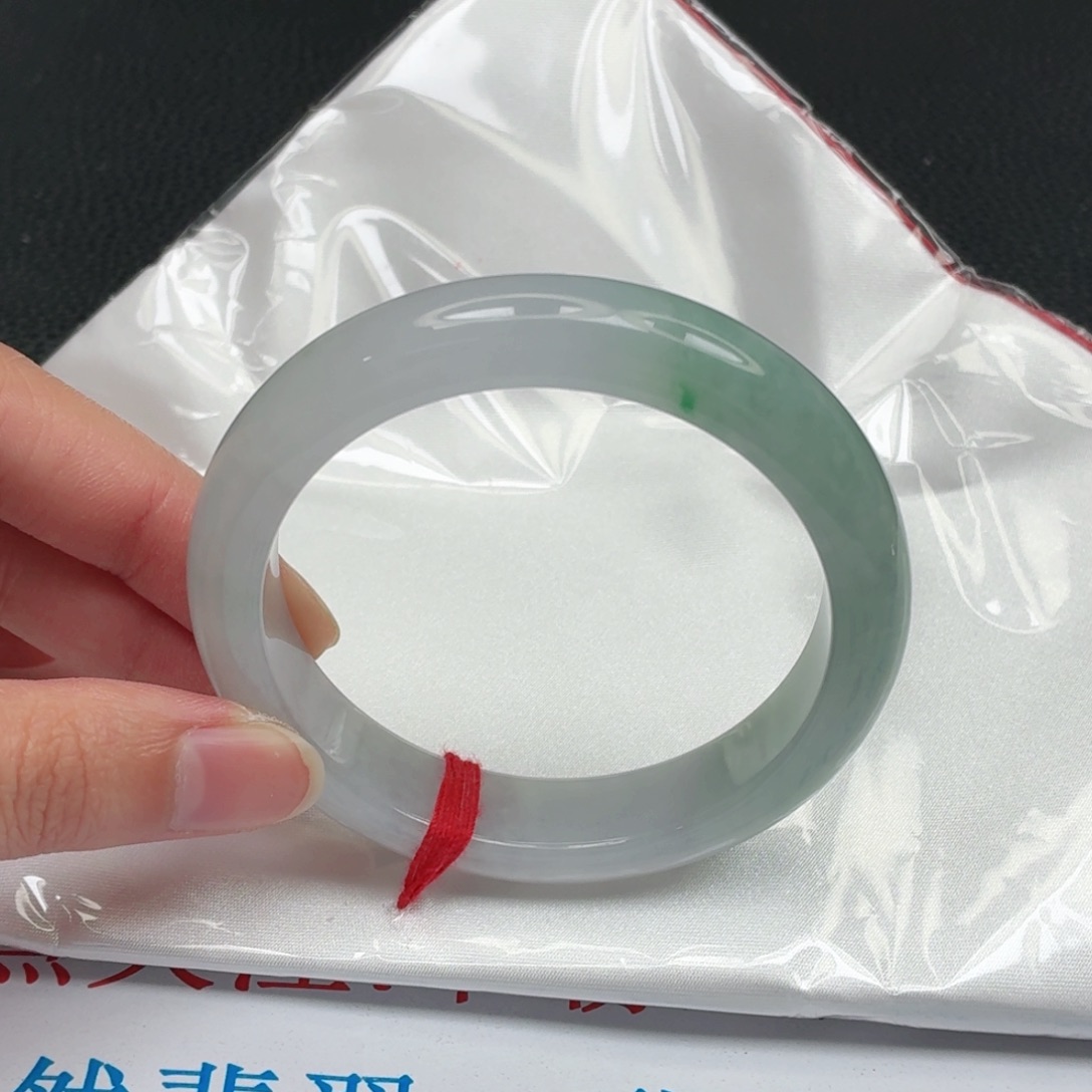 翡翠手镯未镶嵌54圈