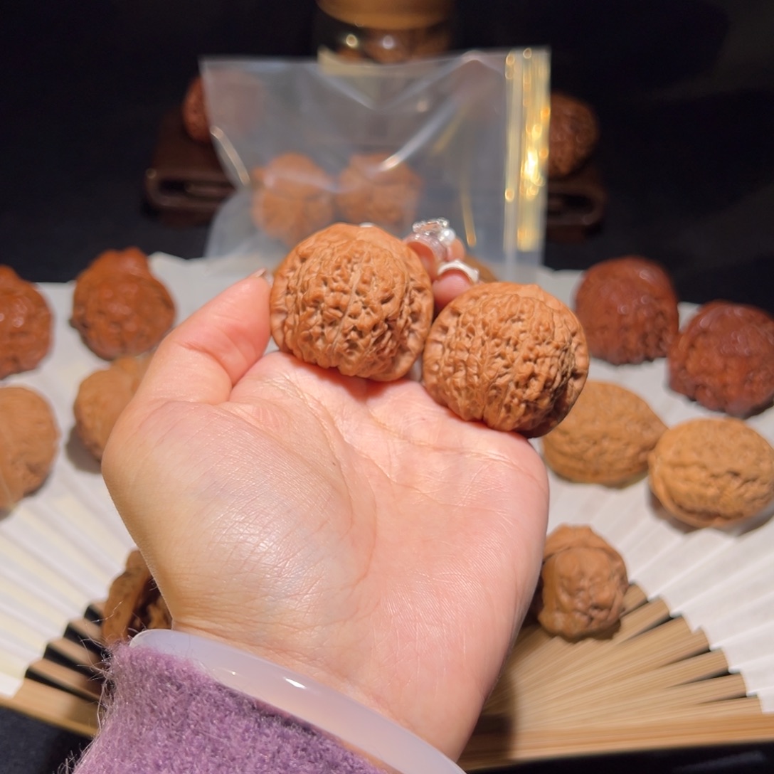 文玩核桃吊坠36血麒麟