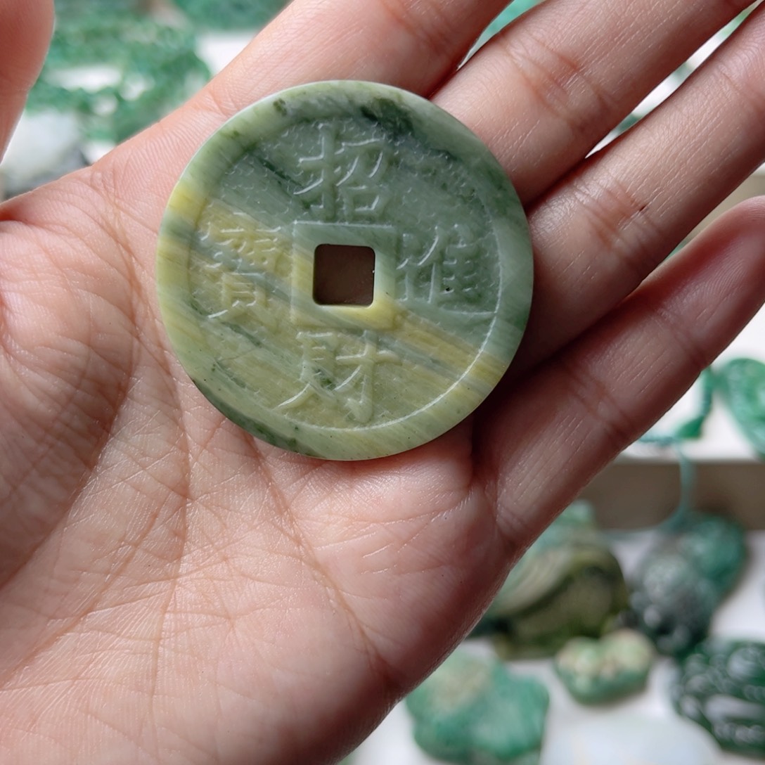 独山玉未镶嵌挂件