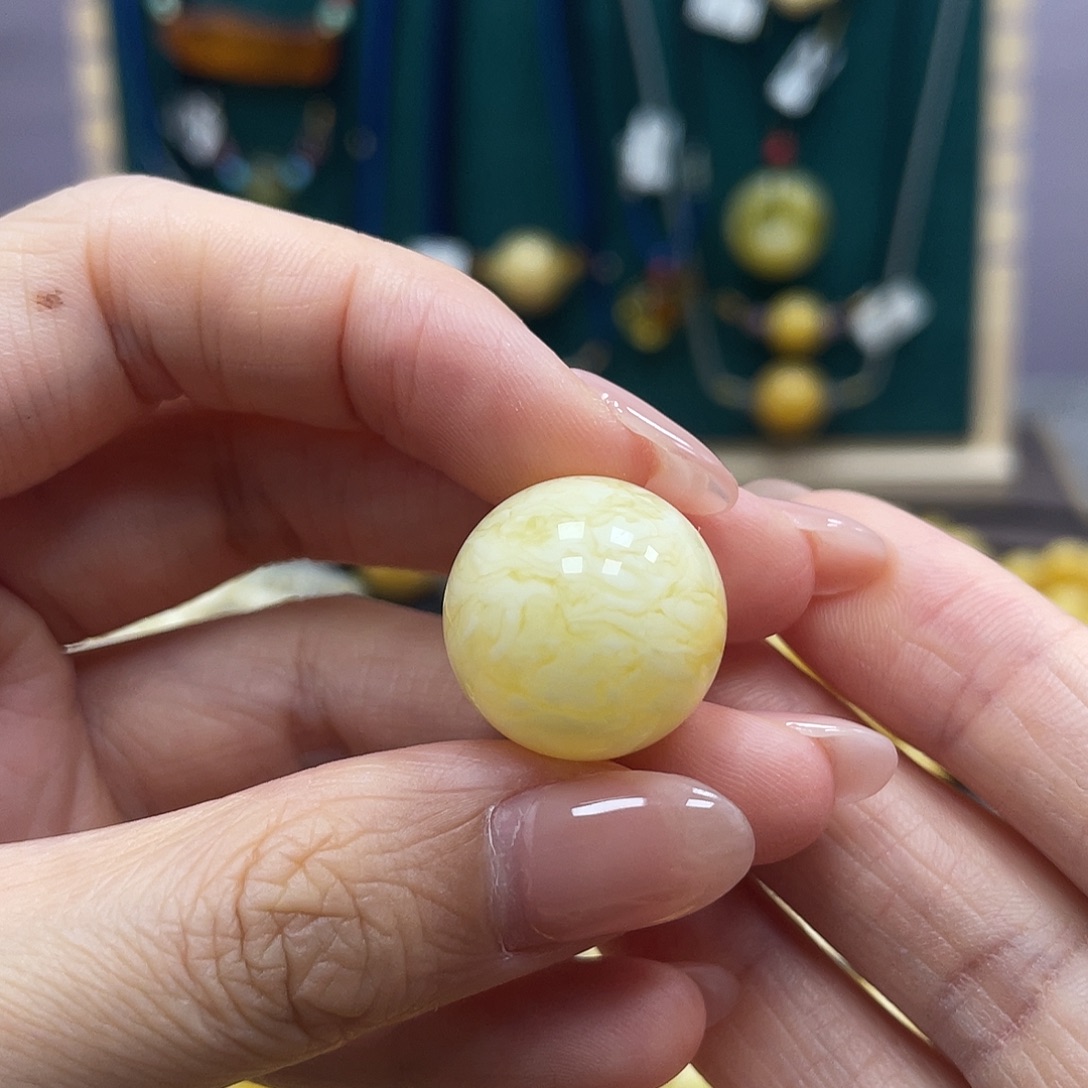 未镶嵌蜜蜡裸石18.3mm带皮色