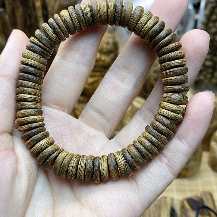 沉香手串文莱蛇皮纹片珠11.7克