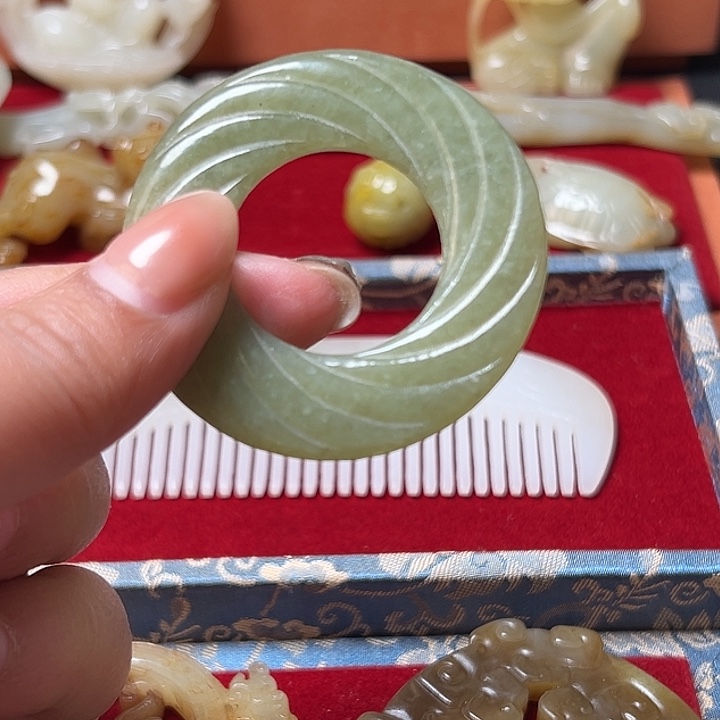 你***儿和田玉（糖玉）未镶嵌挂件