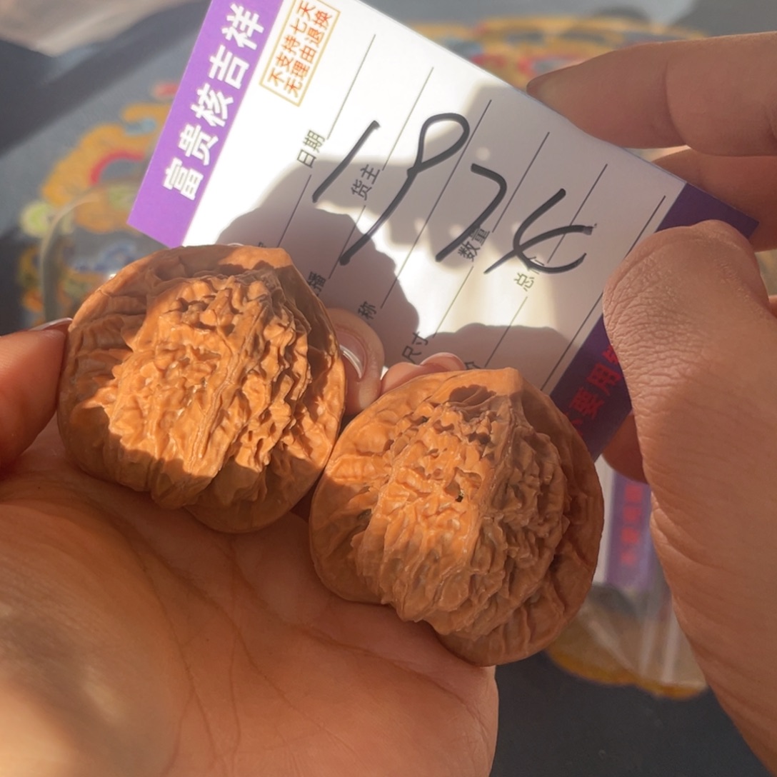 K***文核桃把件42左右桃心盘龙纹野生