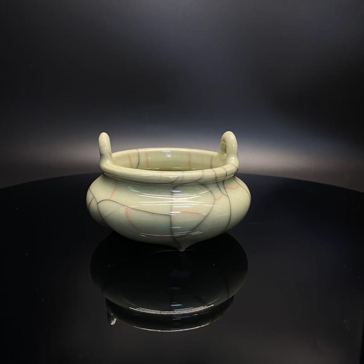 R302  米黄釉三足炉  ZYY2388059  