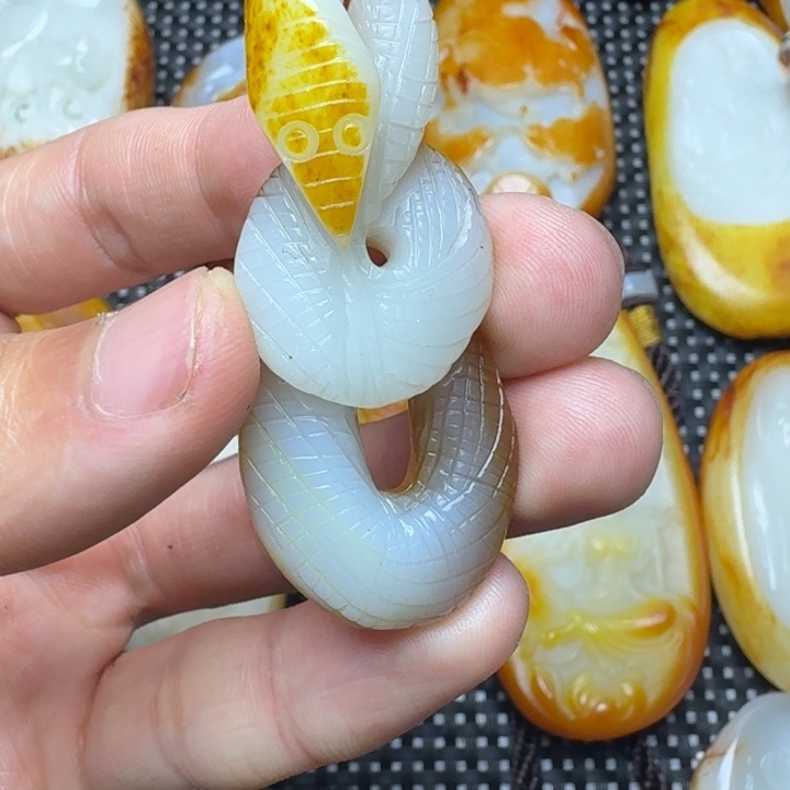 和田玉颈饰未镶嵌