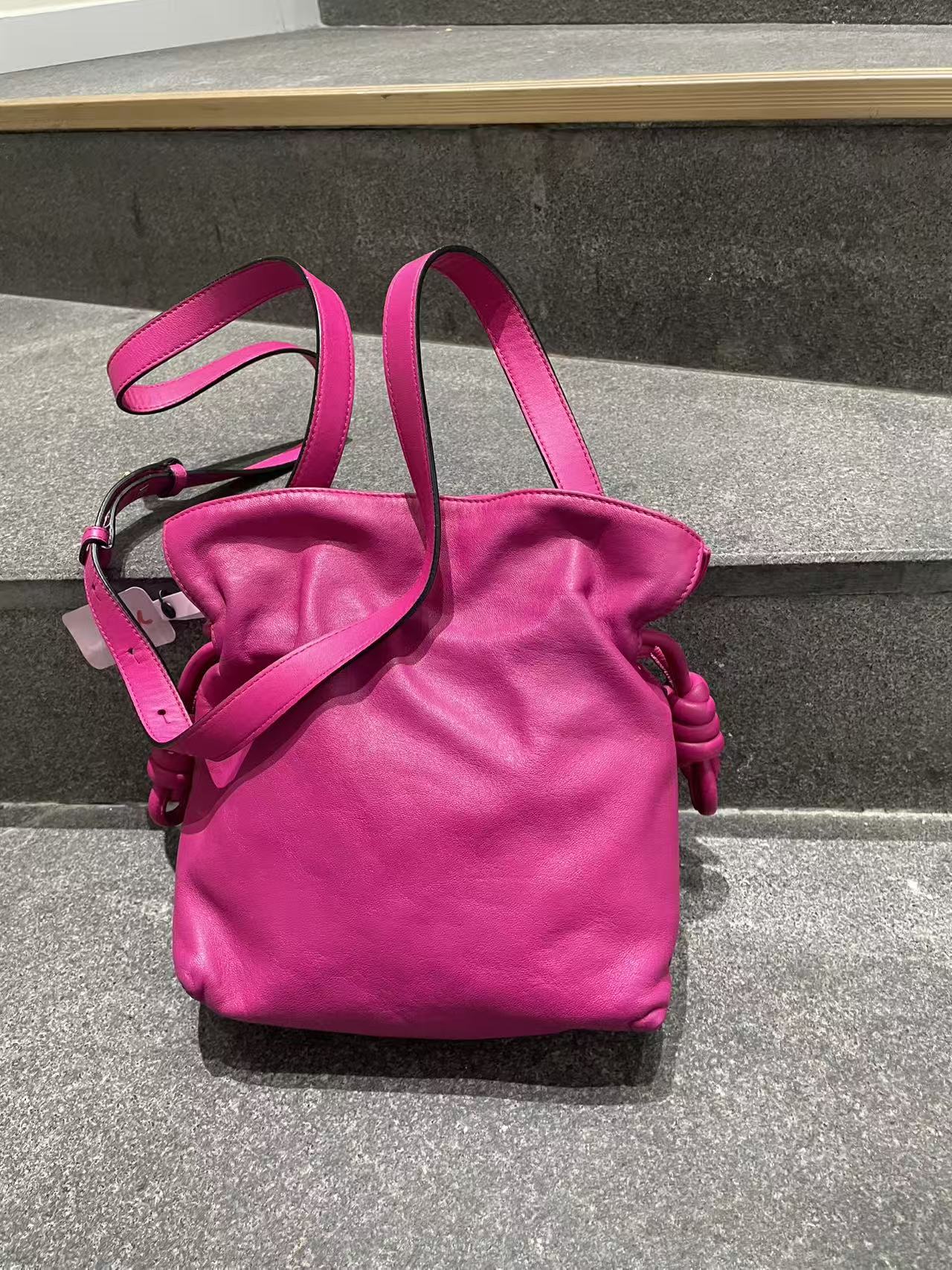 95新 LOEWE/罗意威 粉色福袋单肩斜挎包