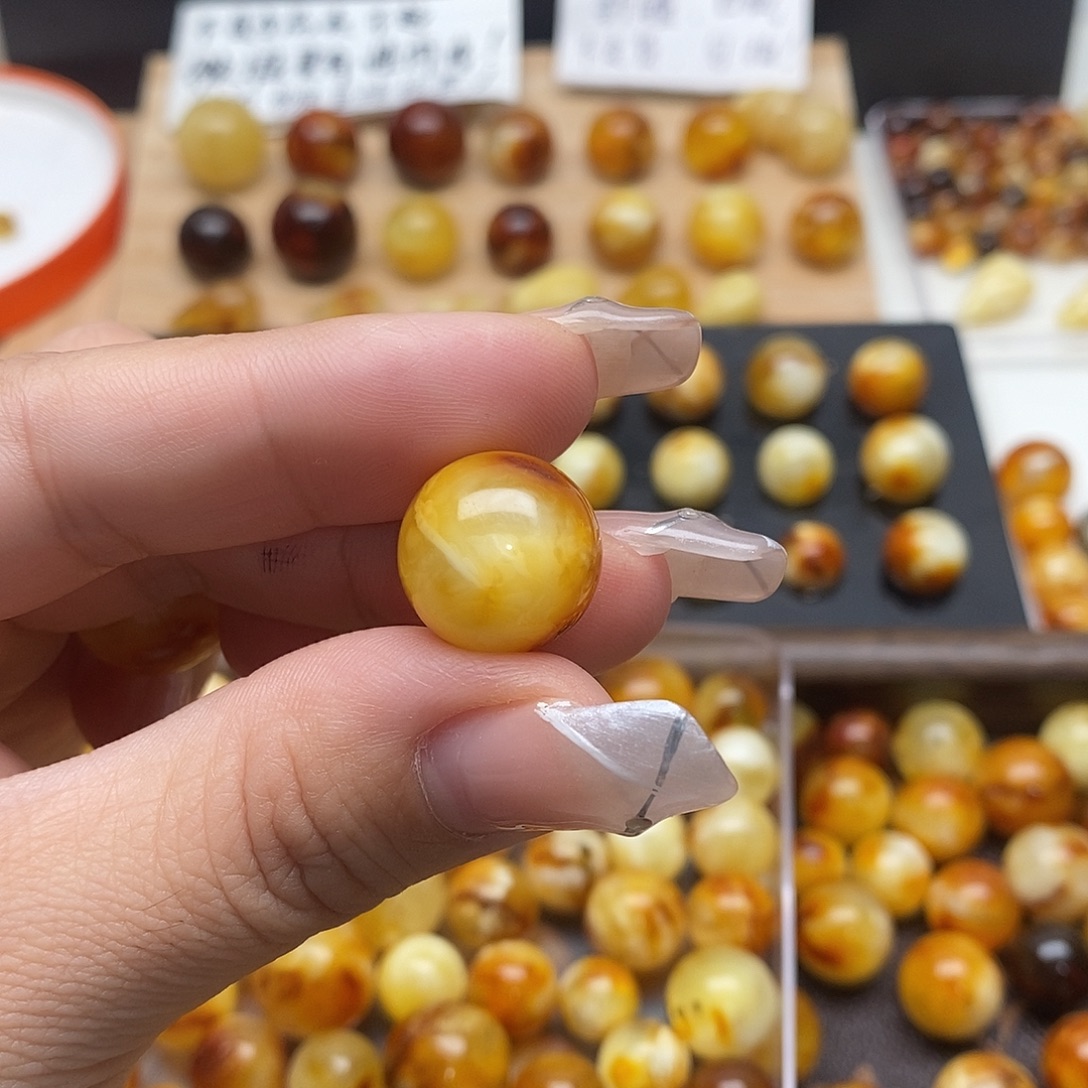 Z***…蜜蜡未镶嵌裸石蜜蜡