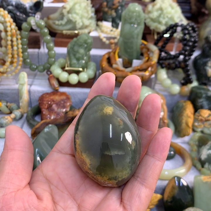 艾***乎岫岩河磨玉（透闪石质玉）未镶嵌把件